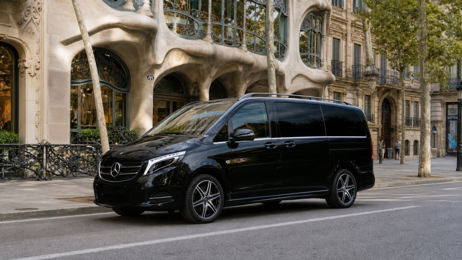 Mercedes de MeTransfers para Guía Completa: Día de las Américas Conectando a viajeros internacionales con el centro de Barcelona