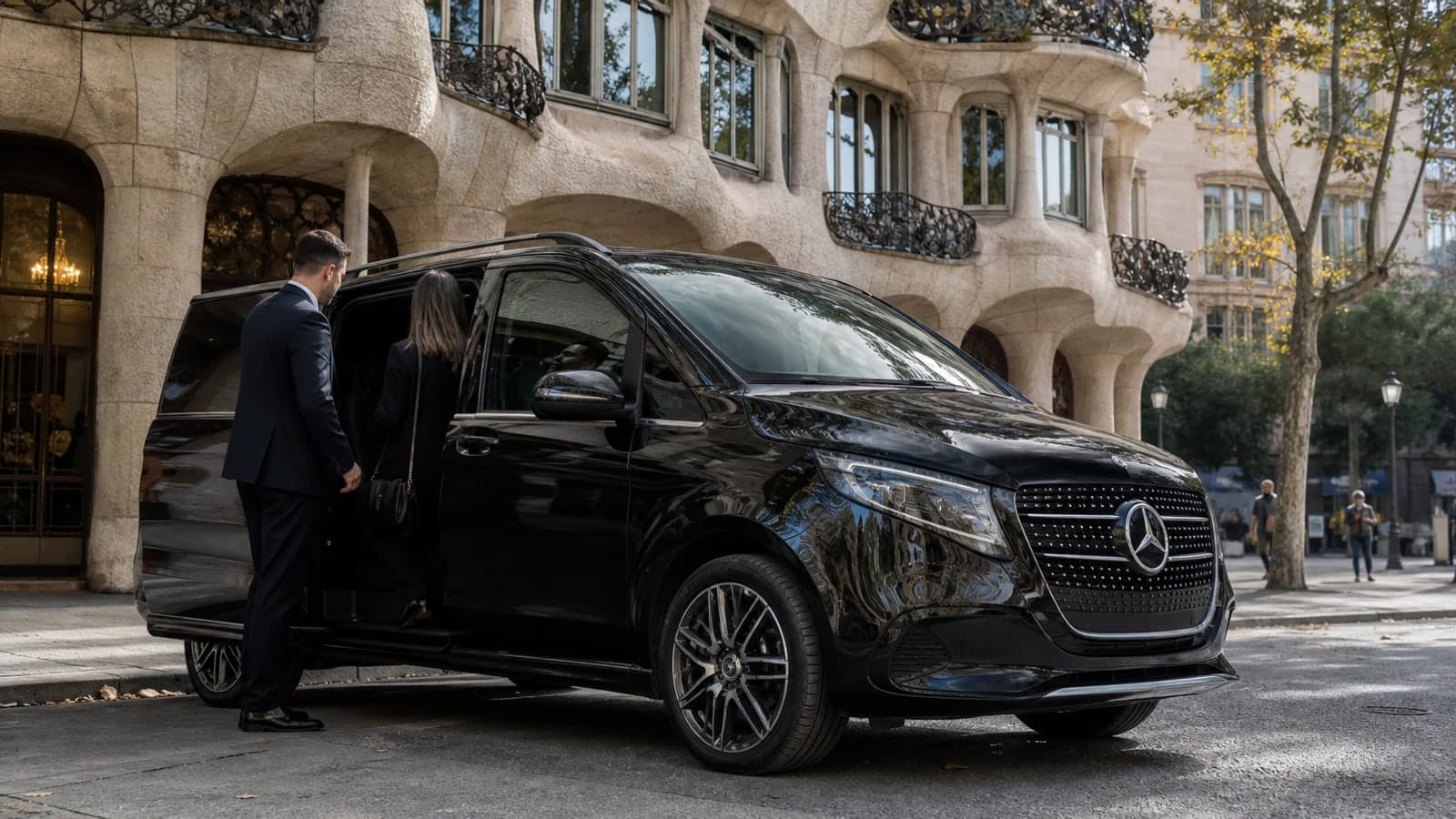Mercedes de MeTransfers para Guía Completa: Traslado de Barcelona a Reus Comodidad y Puntualidad en cada Kilómetro
