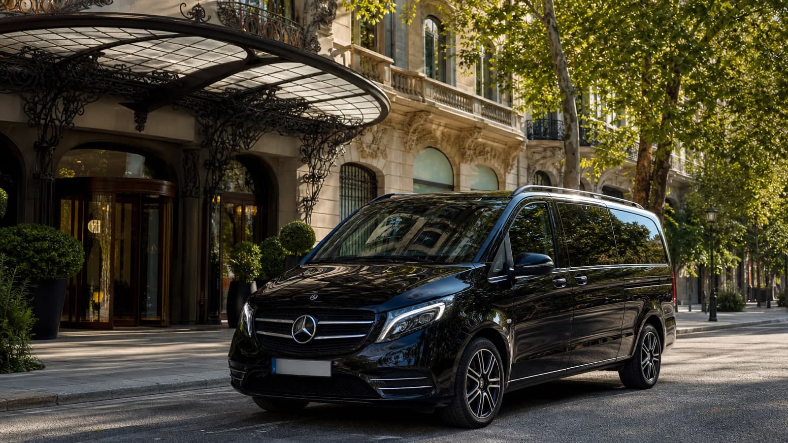 Mercedes de MeTransfers para La Mejor Opción de Los mejores hoteles con terraza en Barcelona Te llevamos al afterwork perfecto