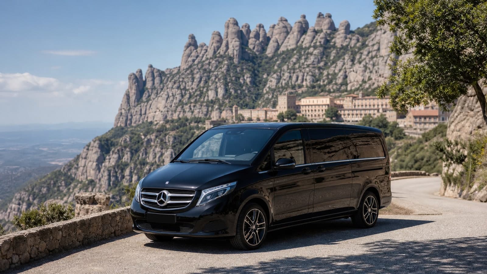 Mercedes de MeTransfers para Por qué elegir Traslados a Montserrat Consejos para evitar las multitudes en primavera